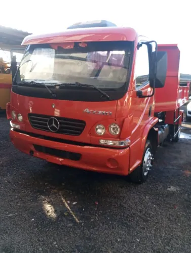 Mercedes Accelo Caçamba basculante