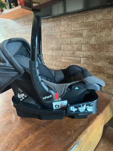 Cadeira de Bebê Conforto Infanti com Base