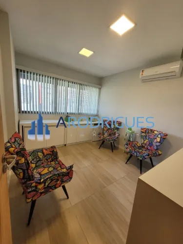 Sala Comercial à Venda e Locação Anual na Pituba, Salvador-BA - 1 sala, 2 banheiros, 42,00