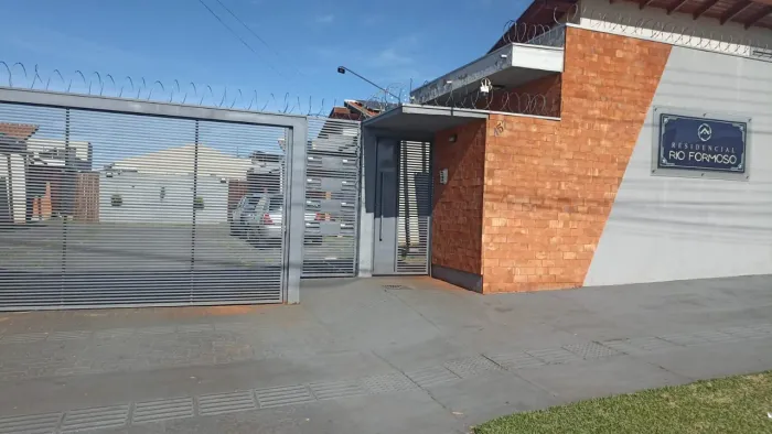 Alugo casa condomínio Residencial