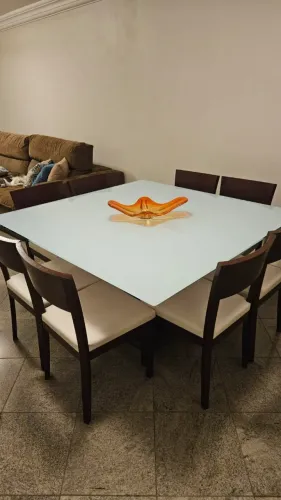 Mesa de jantar quadrada com 8 cadeiras