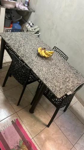 Mesa de mármore 6 lugares + 4 cadeiras