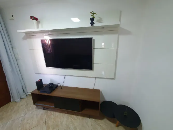Painel, rack e mesa de centro