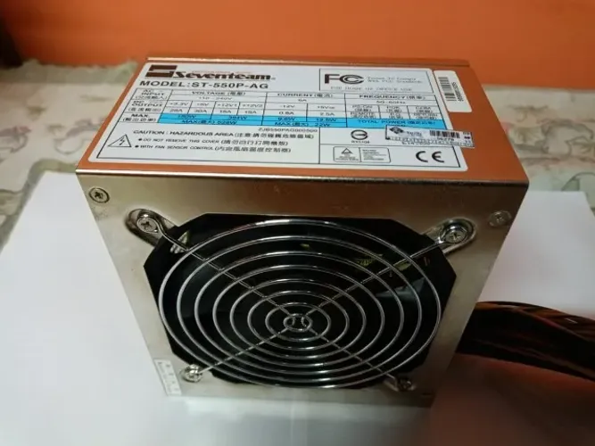 FONTE DE ALIMENTAÇÃO: 550W - SEVENTEAM - OFERTA RELÂMPAGO