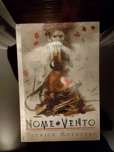 O Nome do Vento A crônica do matador do rei: primeiro dia - Patrick Rothfuss (LACRADO) 