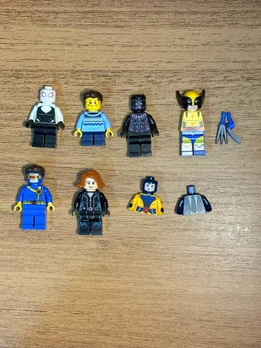 Lote minifiguras e peças LEGO