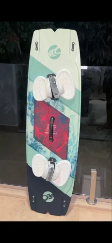 Prancha Kitesurf cabrinha ano 23/24 tamanho 137x41.5