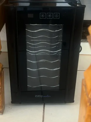 Adega Climatizada Easycooler para 8 Garrafas - Funcionando Perfeitamente
