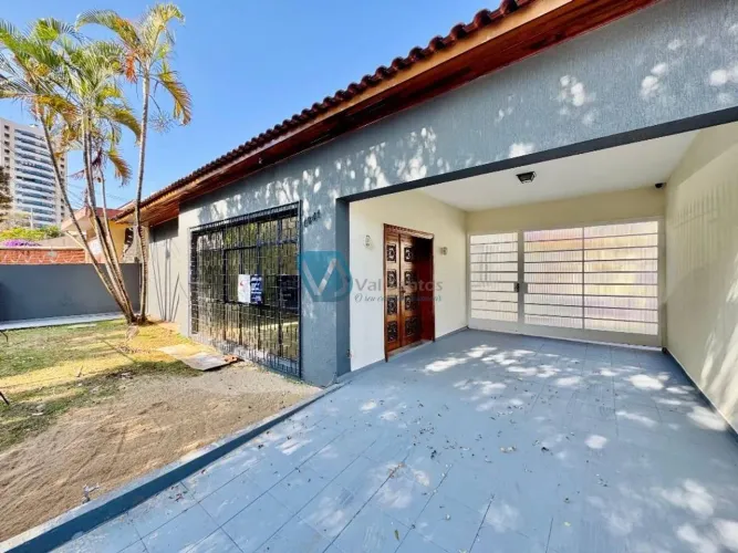 Casa com 3 dormitórios à venda, 300 m² por R$ 1.950.000 - Centro - Londrina/PR