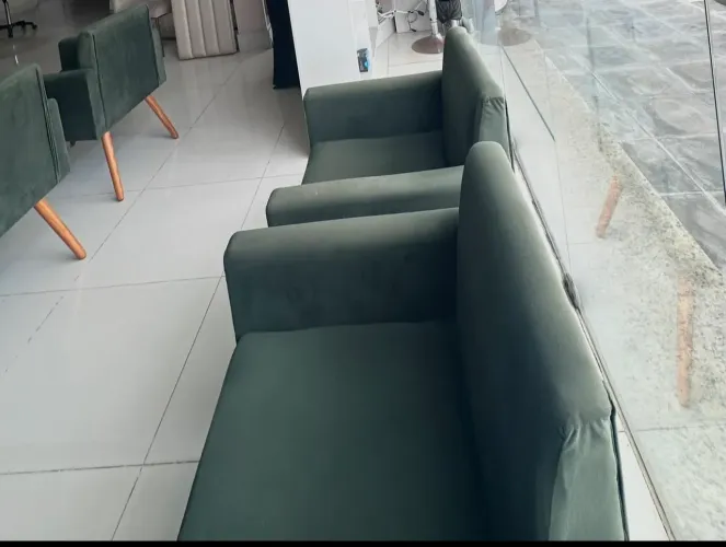 POLTRONAS COR VERDE MUSGO.