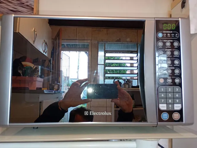 Bonito! microondas Electrolux espelhado 31 LT em optimas condições..!!