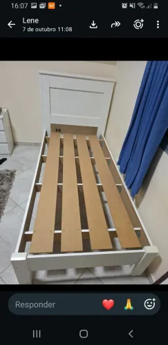 Cama solteiro branca