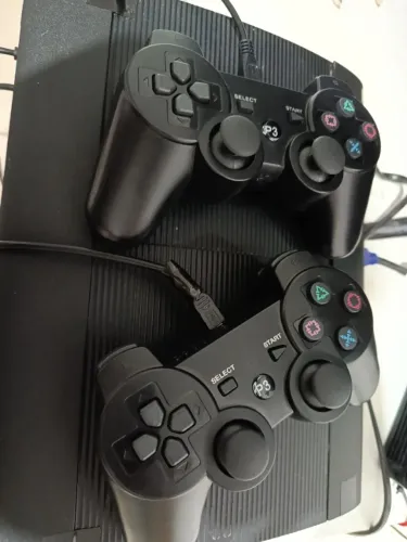 Ps3 com duas Manetes , e 60 jogos
