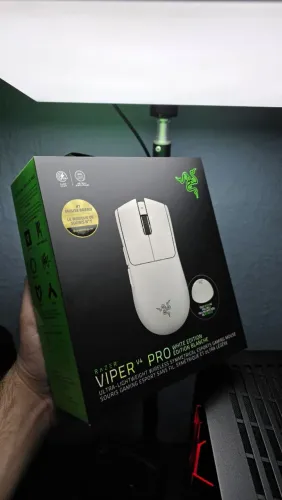 Mouse Razer Viper V4 pro 8k de polient mouse na cor White 