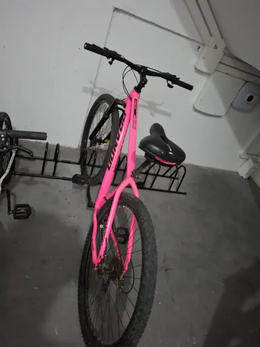 Bike Rosa Aro 26 - Freio a Disco /TROCO POR TV