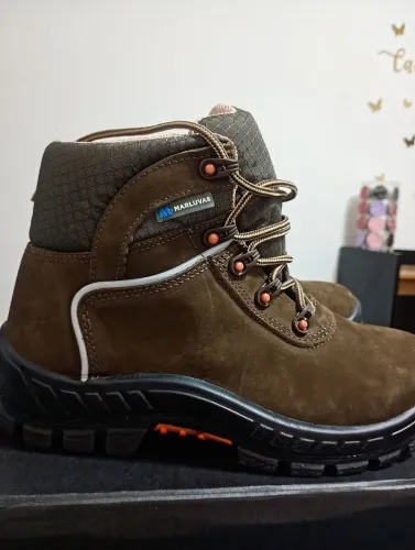 Bota de segurança nova Tamanho 39 Marca MARLUVAS