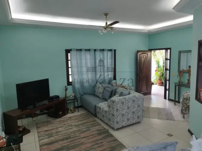 Casa - Jardim Siesta - Jacareí - 3 Dormitórios - 200m² - Aceita Permuta.