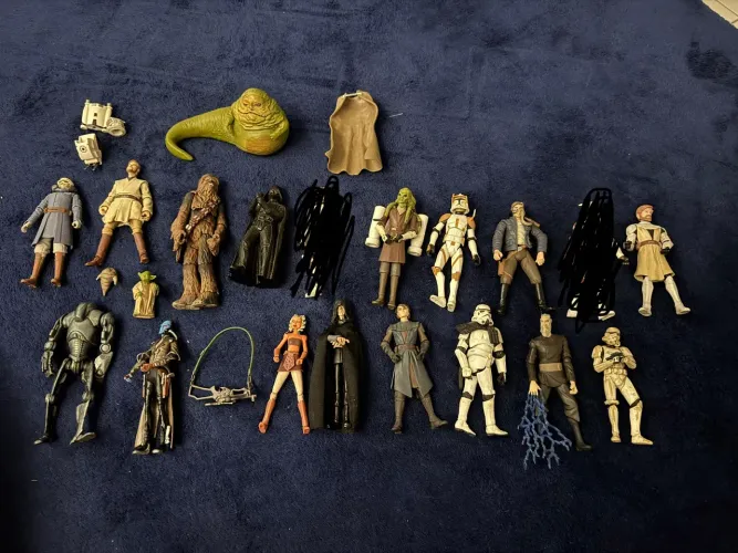 Coleção miniaturas bonecos de ação e acessórios da franquia Star Wars e armas 