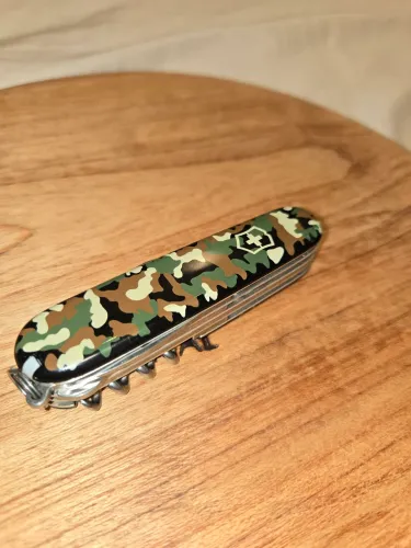 Canivete suíco Victorinox camuflado