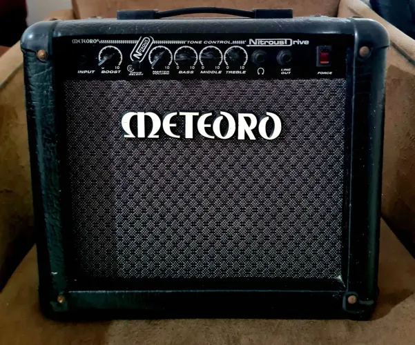 Amplificador para guitarra Meteoro Nitrous