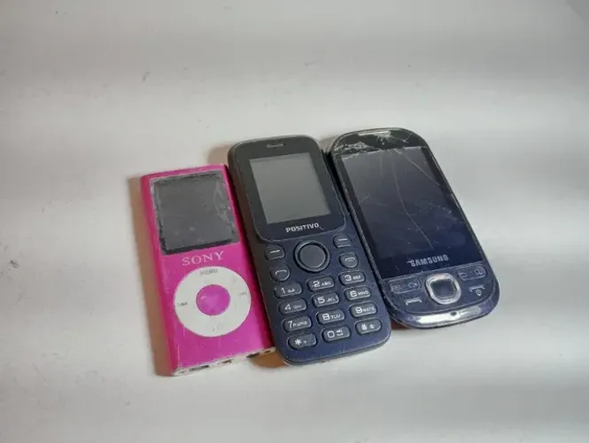 Lote 3 Aparelhos Antigos Sucata (Celular Positivo P25 + Samsung Pocket + MP4 Player Rosa)