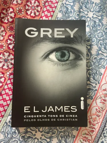 LIVRO GREY - CINQUENTA TONS DE CINZA | EM ÓTIMO ESTADO!