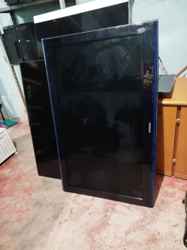 Lote de TV todas os Smart com tela trincada para retirada de peça