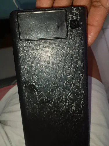 Carregador portátil com pilhas recarregáveis 