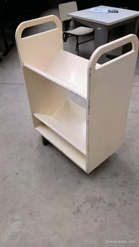 Porta Revista com Rodízios