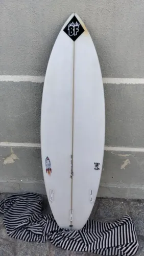 Prancha de surf BF semi nova tamanho 5'8
