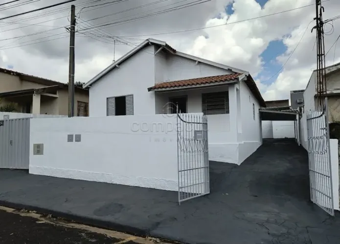 Casa com 2 Quartos | 4 Vagas | Bairro Vila Santa Catarina