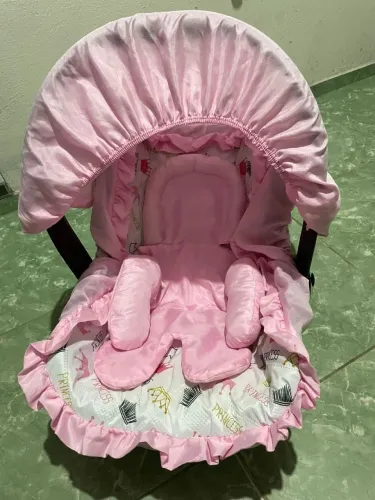 Bebê conforto usado acompanha 2 forros 