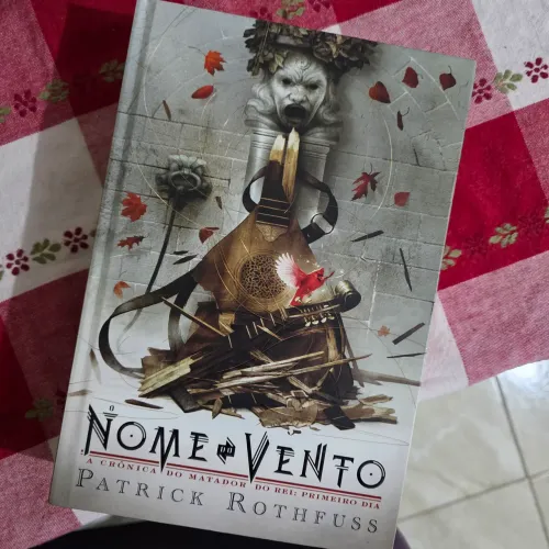 Livro O Nome do Vento edição de colecionador capa dura ilustrado
