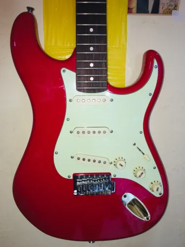 Guitarra MEMPHIS stratocaster só falta cordas tá em ótimo estado