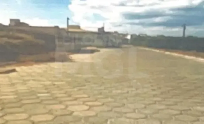 OLIVEIRA/MG Lote com a área de 438m², situado no bairro Acácio Ribeiro 3