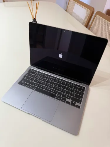 MacBook Air M1 8GB