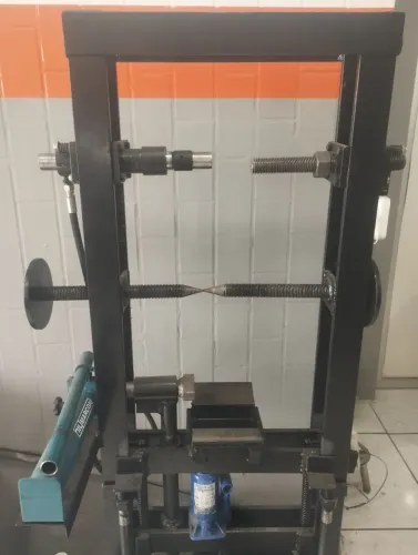 Máquina de desenpeno de rodas dê moto.