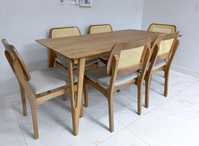 Mesa de jantar 180x90 com 6 cadeiras em madeira maciça pronta entrega