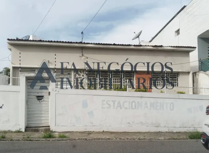 Alugo casa com área total 820m²