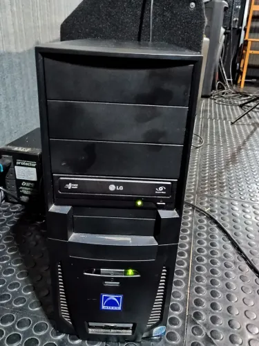 CPU COM FONTE , GRAVADORA E MEMÓRIAS 