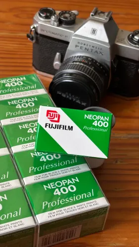 FUJIFILM Filme Fotográfico VENCIDO P&B NEOPAN 400 (24 poses)
