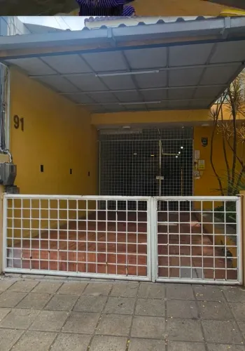Vendo grade com portão baixo de ferro