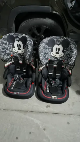Cadeirinha bebê de carro Mickey