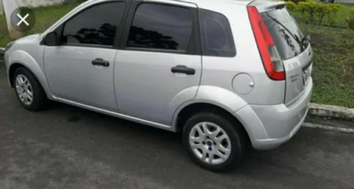 Fiesta Hatch 2013 para retirada de peças