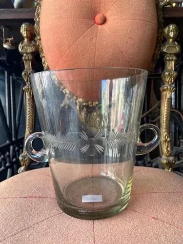 Balde de gelo antigo. 