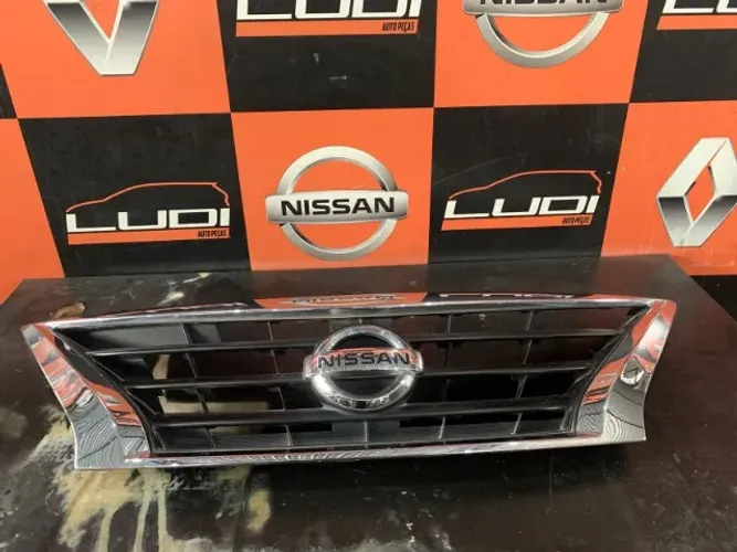 Grade dianteira seminova - Nissan Versa 2016 2017 2018 2019 2020 2021