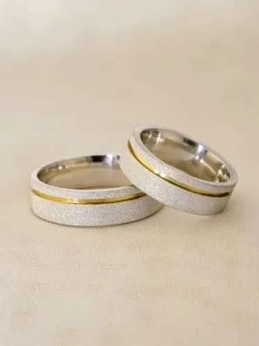 Par 6mm, diamantado com friso em ouro 18k
