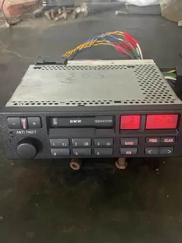 Rádio BMW antigo / anos 90 - E36 318 325 M3 - E34 525 540 M5 - E32 740 750 - E31 840 850