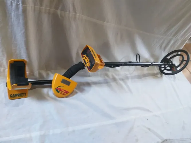 Detector de Metais Garrett ACE 250