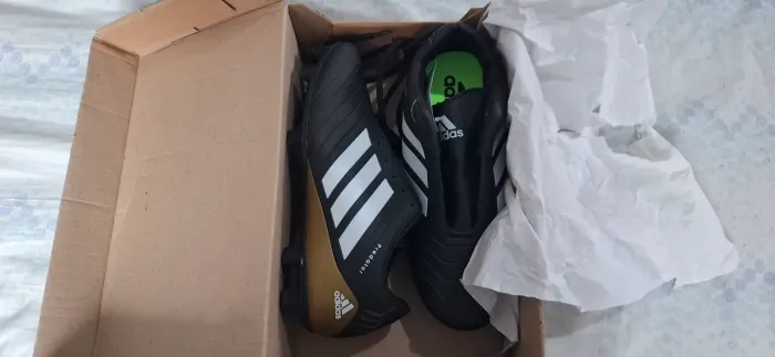 Chuteiras Adidas Predator - Tamanho 40 - Novas